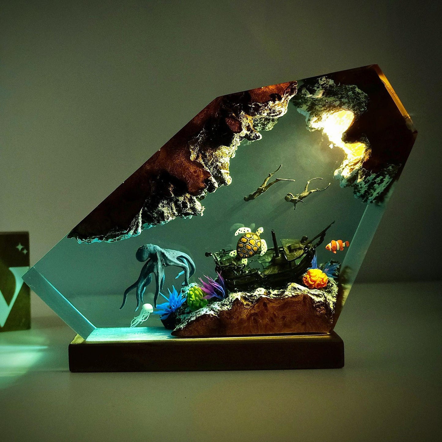 Giant Octopus Diver Resin Lamp